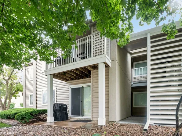 49 Orchard Ter APT 1, Lombard, IL 60148