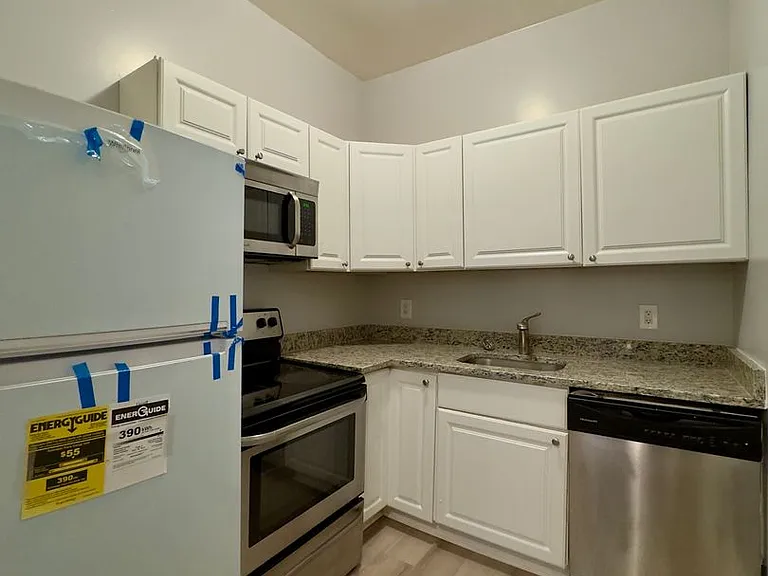 For Rent: Urban Luxury at 914 N. Charles St Your City Lifestyle Awaits! — Photo 36