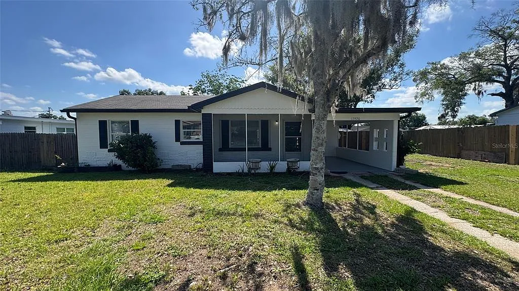 2 bed, 1.0 bath, 889 sqft, $1,850 — Photo 1