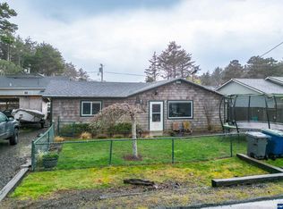 618 SW 28th St, Lincoln City, OR 97367
