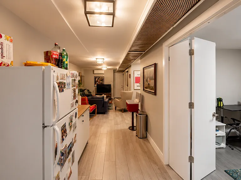 1652 Cornelia St #1 — Photo 13
