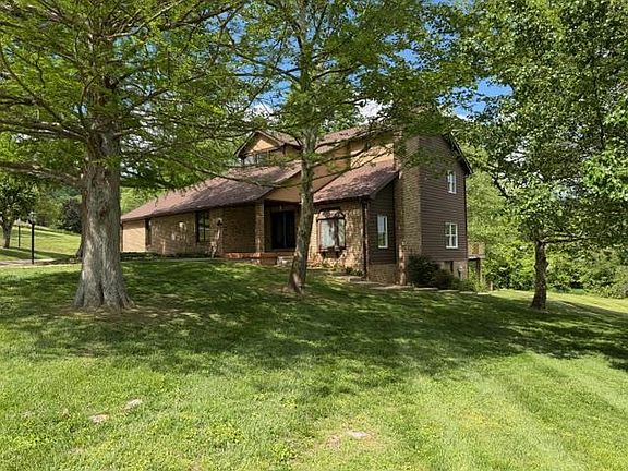 2nd image of 216 Oakwood Ridge Dr