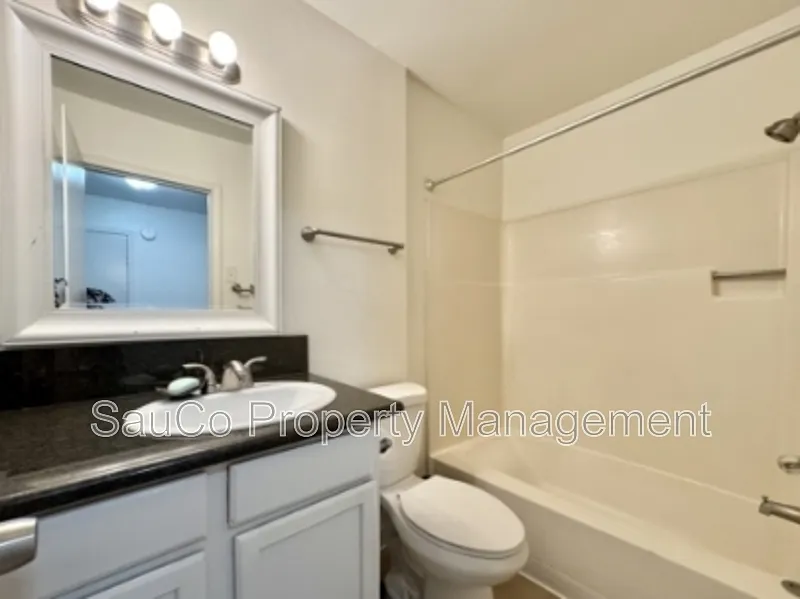 2 bed, 1.0 bath, 800 sqft, $1,250 — Photo 4