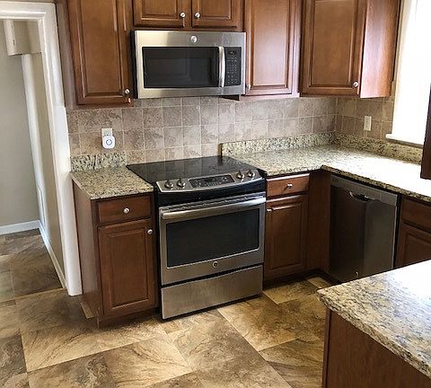 4th image of 11125 Glenside Ave