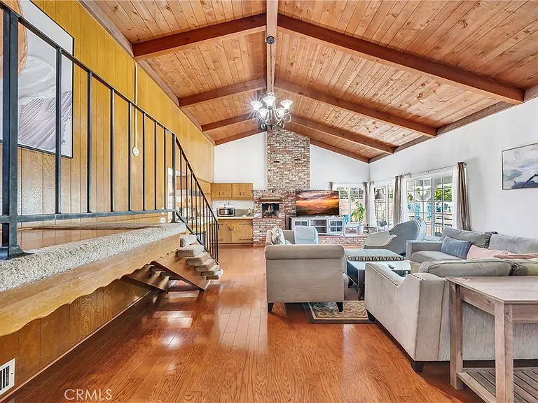 1345 S Jellick Ave — Photo 6