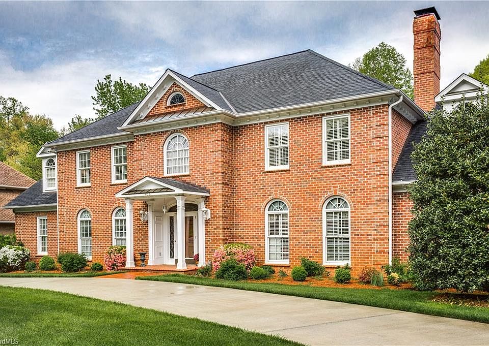 1st image of 402 Willoughby Blvd