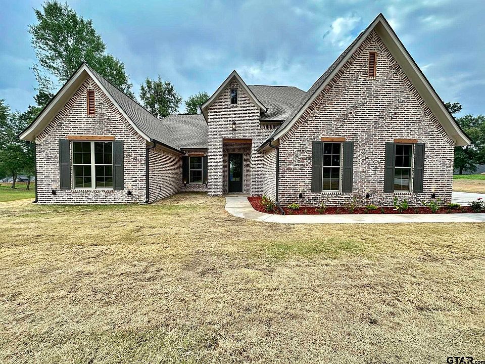1st image of 215 Clara Ln