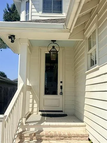 3 bed, 2.5 bath, 2800 sqft, $4,100 — Photo 3