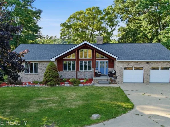 4200 Pierce Rd, Lapeer, MI 48446