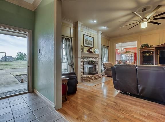 3rd image of 1880 Jordan Ln