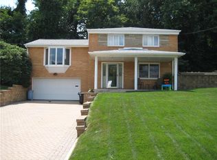 225 Gates Dr, Homestead, PA