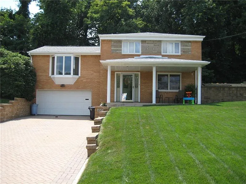225 Gates Dr photo 1