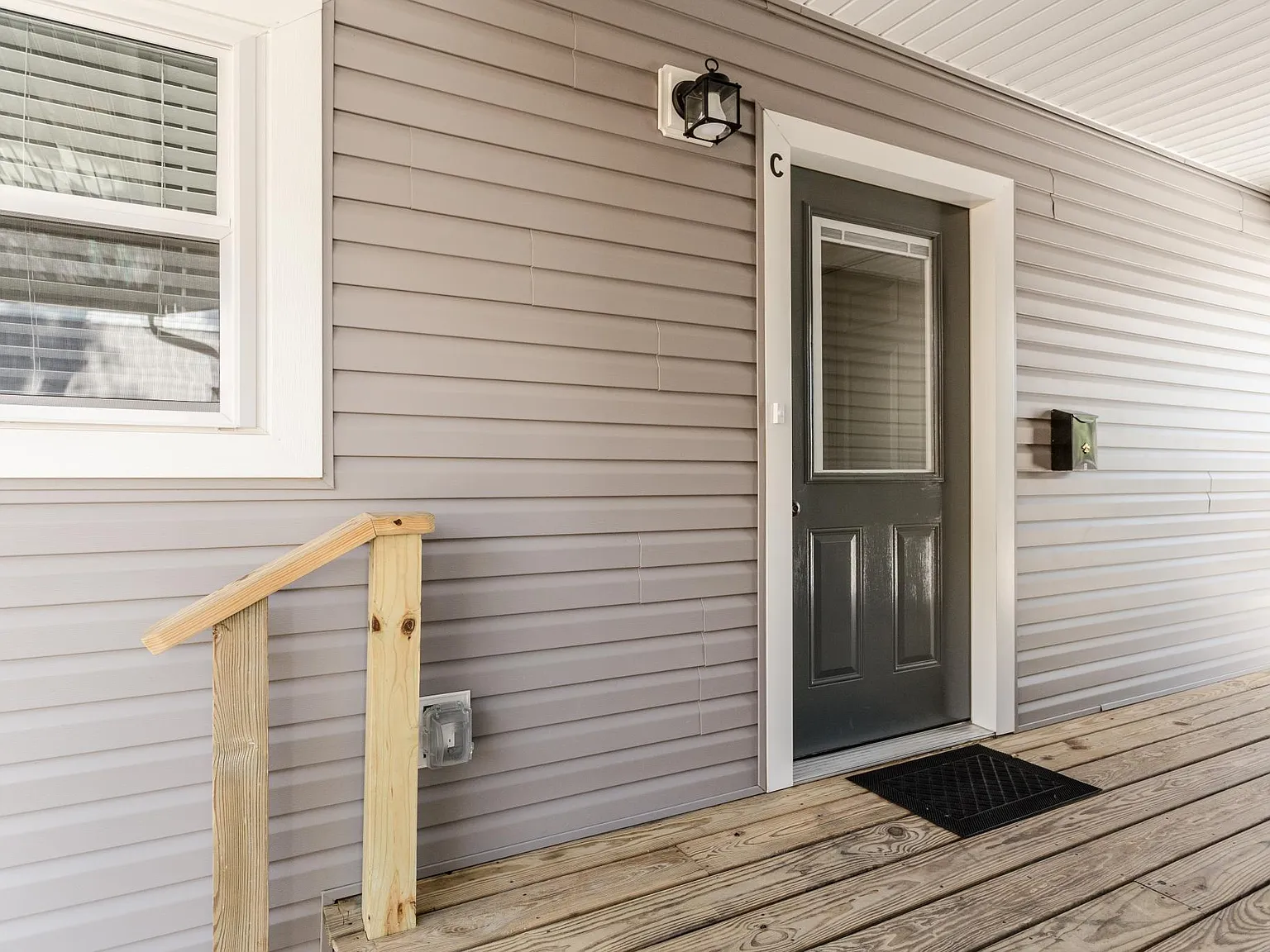 2 bed, 1100 sqft, $1,650 — Photo 2