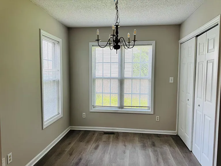 4644 Valley Stream Dr — Photo 4