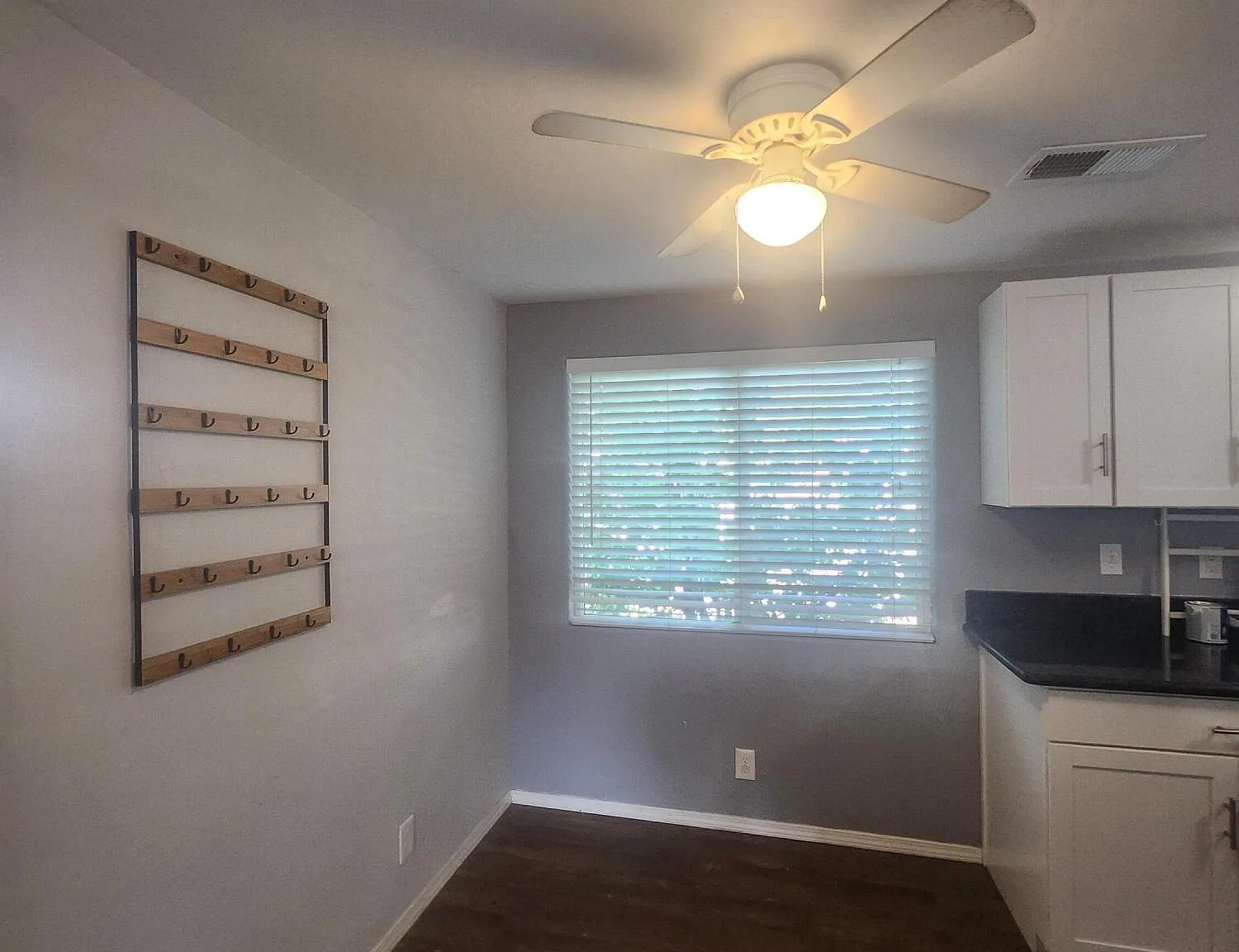 3 bed, 2.0 bath, 1014 sqft, $1,900 — Photo 3