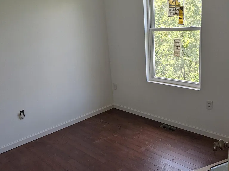 3217 Romeo St — Photo 3