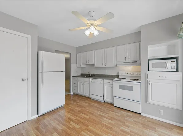 10372 Forest Brook Ln APT G, Saint Louis, MO 63146