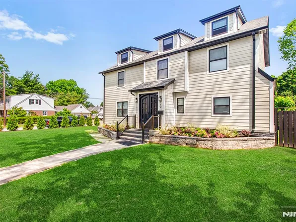 309 E Clinton Ave, Bergenfield, NJ 07621