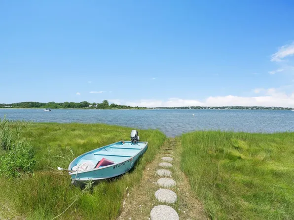 https://photos.zillowstatic.com/fp/a960e4ac83bd9a1cd68bc354ad0807a1-p_e.webp