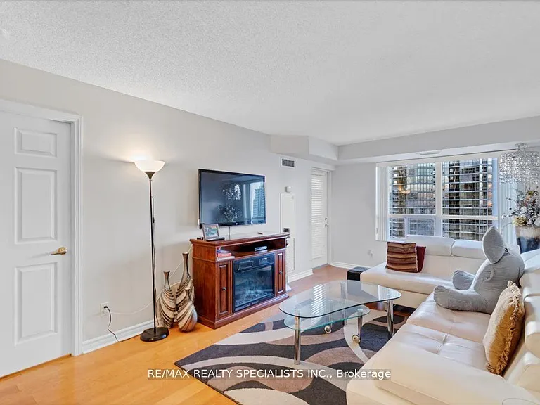 25 Kingsbridge Garden Cir #1720 — Photo 12