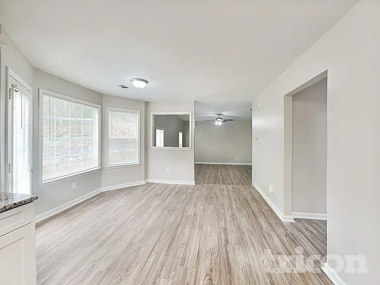 432 Rolling Stream Dr — Photo 5
