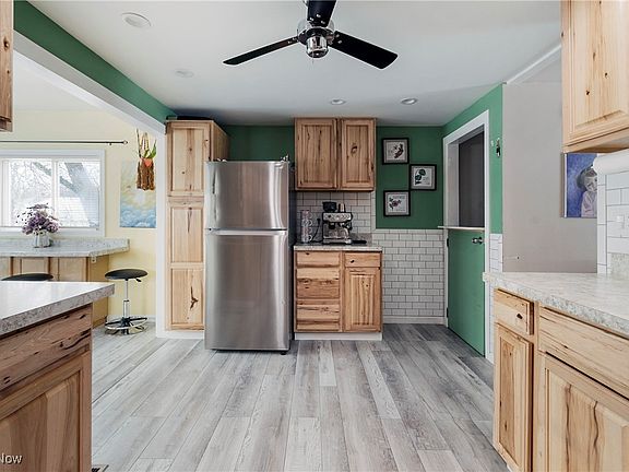 3rd image of 8047 Venice Heights Dr NE