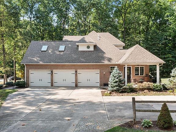 5th image of 9095 Rosewood Dr