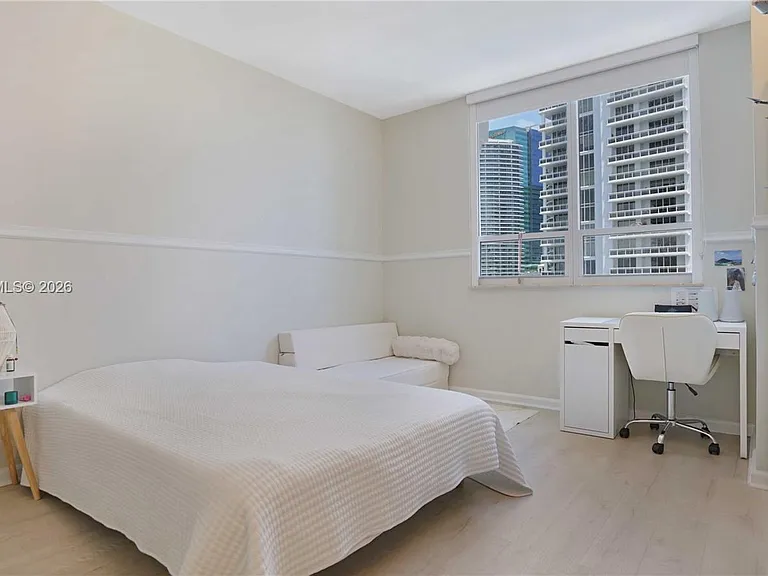801 Brickell Key Blvd #2210 — Photo 30