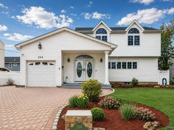 204 Broadway, Massapequa Park, NY 11762