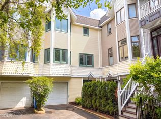 3320 N Racine Ave, Chicago, IL 60657