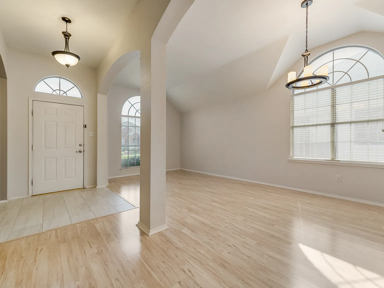 4 bed, 2092 sqft, $2,350 — Photo 4