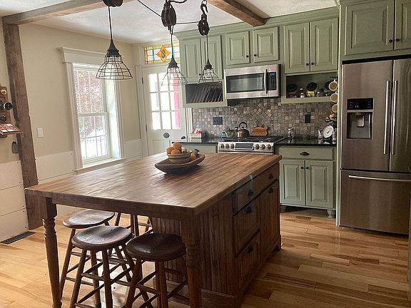 Custom built kitchen apt 1