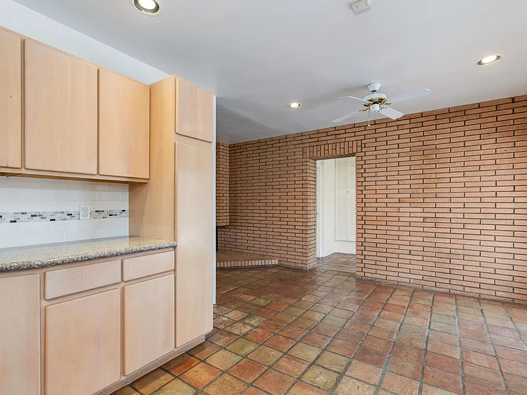 2917 E Mariposa St — Photo 10