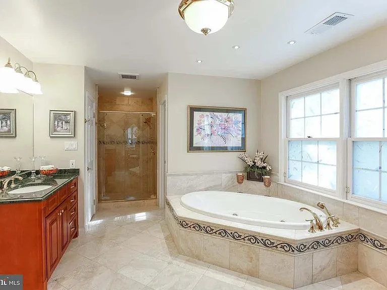 9720 Holloway Hill Ct — Photo 16