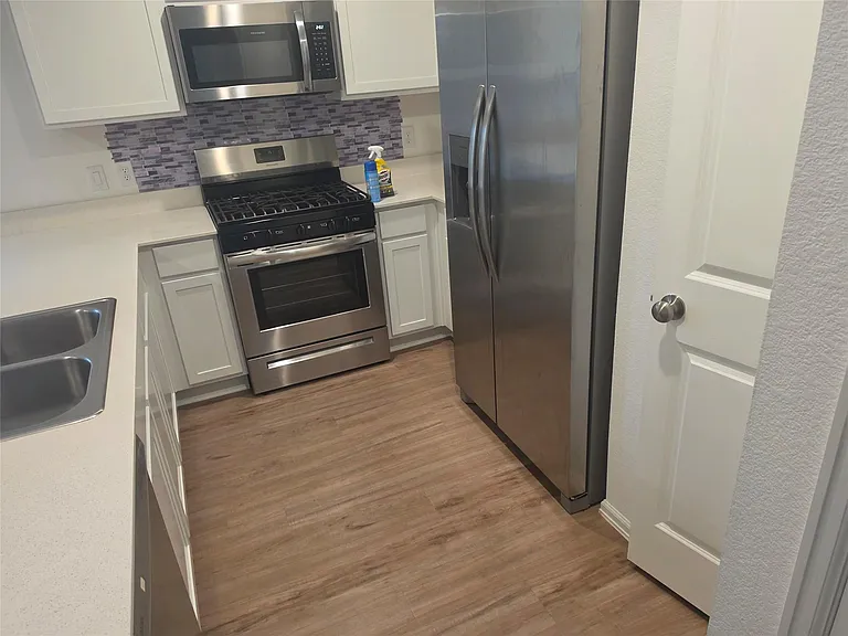 7202 Clover Chase Dr — Photo 6