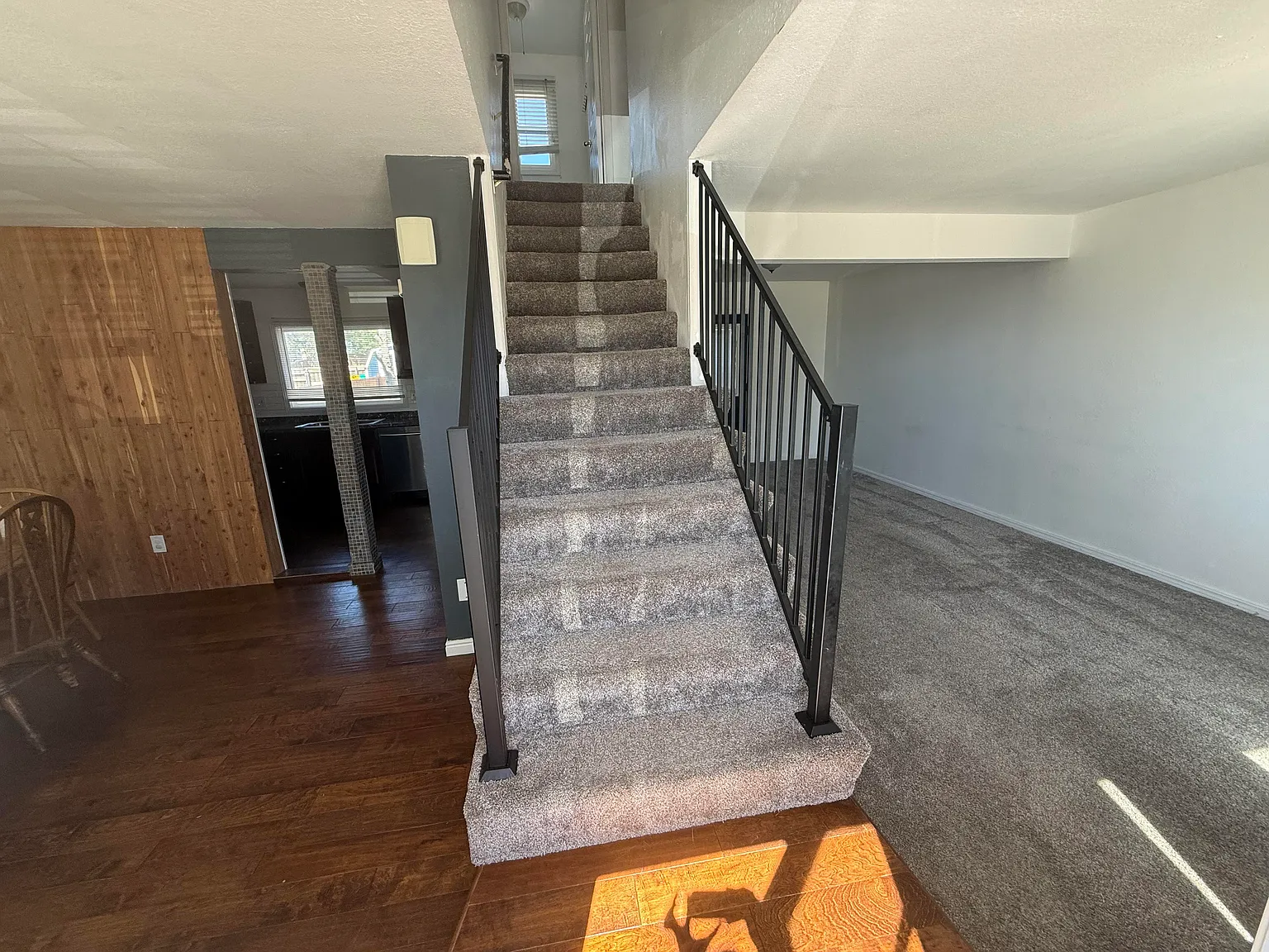 3 bed, 1600 sqft, $1,600 — Photo 2