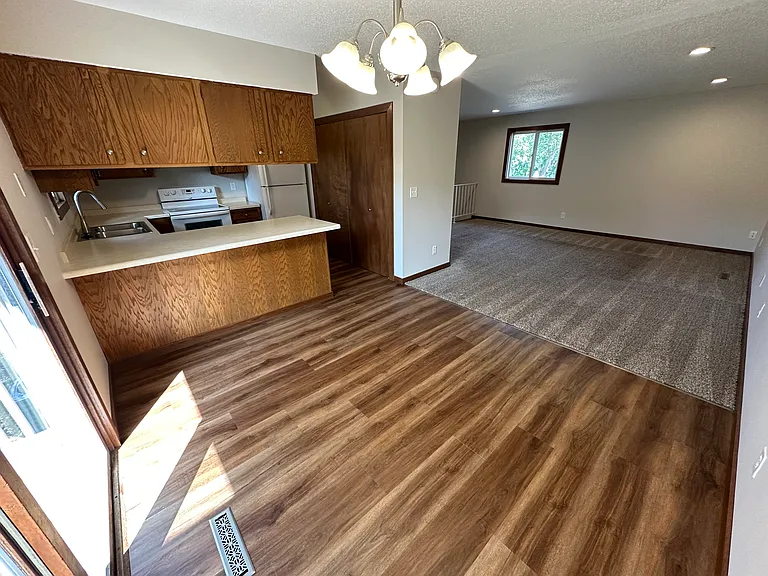 404 Whispering Ln — Photo 14