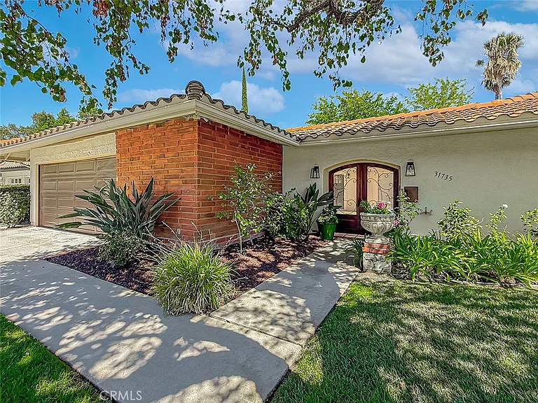 31735 Bainbrook Ct — Photo 1