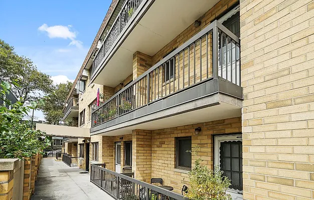 Sold by Crifasi Real Estate | media 29