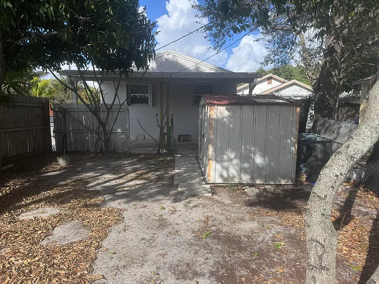 602 N D St — Photo 6
