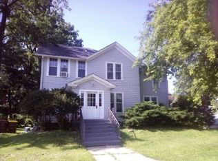 105 University St, Harvard, IL 60033