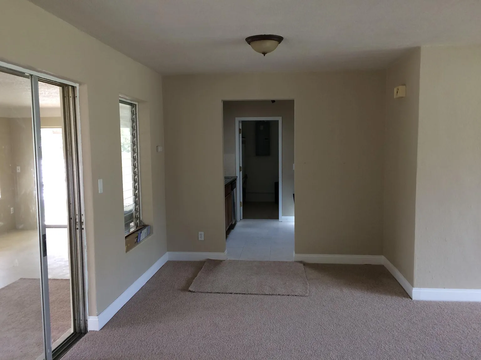 3 bed, 1800 sqft, $2,100 — Photo 3