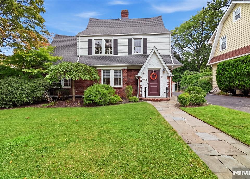 1st image of 735 Summit Avenue
