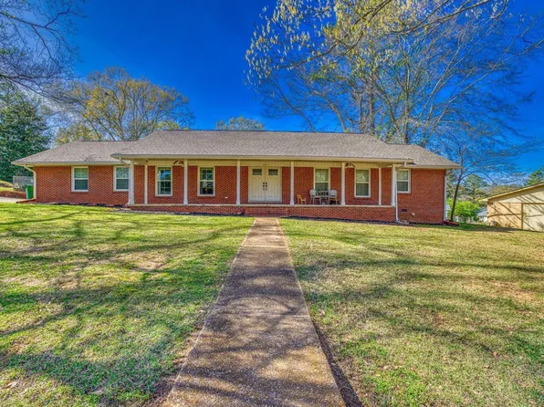 200 Oakhill Ave, Sheffield, AL 35660