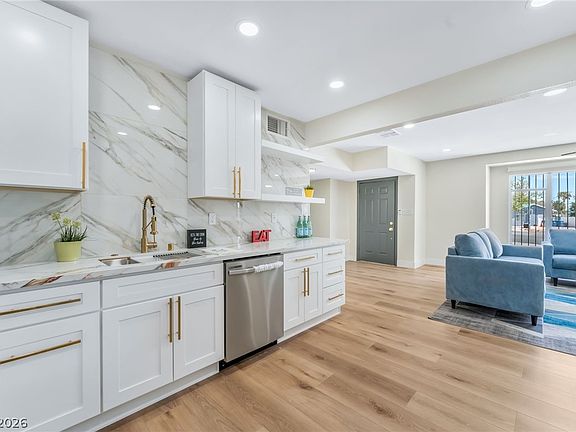 4th image of 1436 Bracken Ave