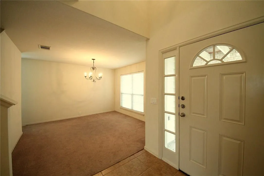 4 bed, 2.5 bath, 3166 sqft, $2,350 — Photo 2