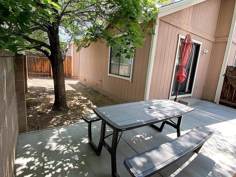 1940 Sierra Highlands Dr — Photo 37