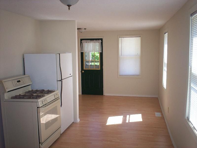 2nd image of 224 Park Ave