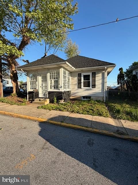 1st image of 1299 W Princess St