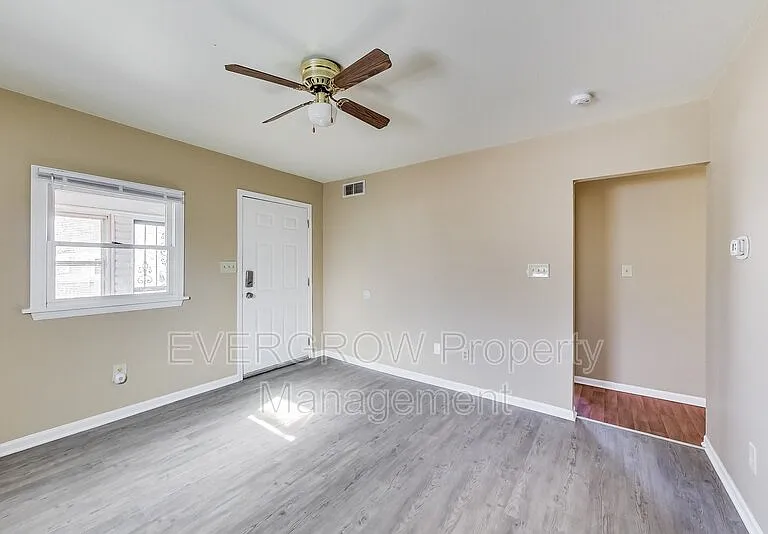 1417 N Denny St — Photo 8